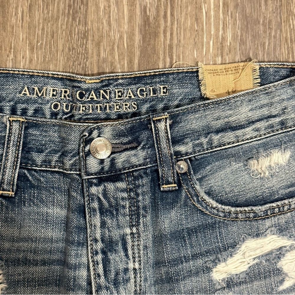 American Eagle distressed short jean shorts - Picture 3 of 4